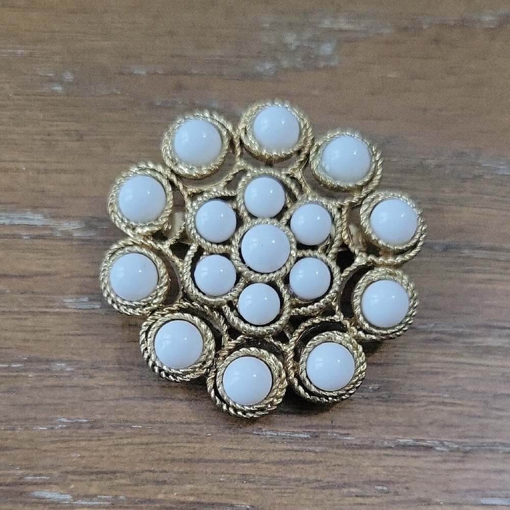Stella & Dot Vintage Paradise Elegant Brooch milk glass beads